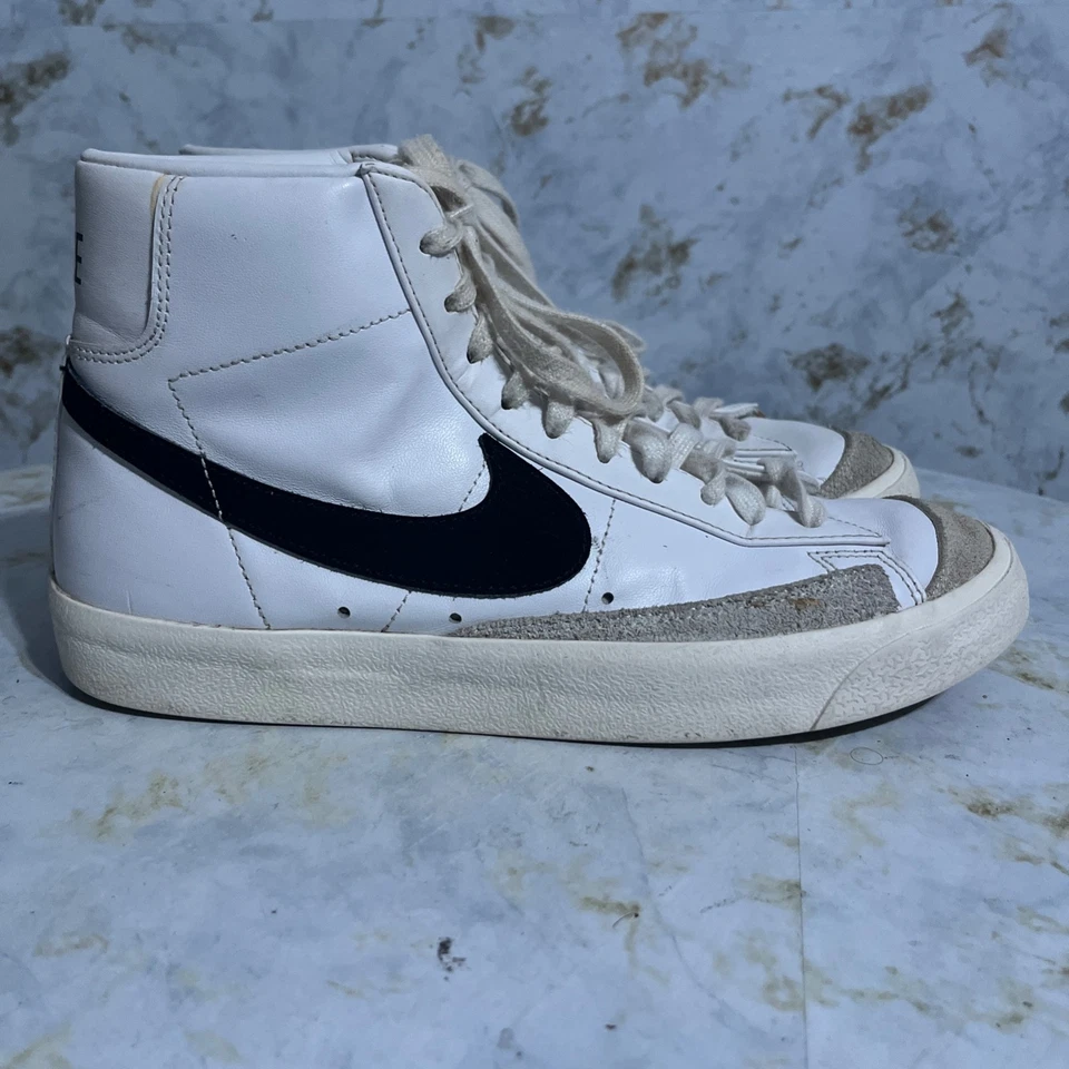 Nike Blazer средний 77 женщин размер 10 туфли белый черный Athletic тренер кроссовок - Изображение 1 из 4