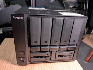 QNAP NAS + SSD | TS-h973AX-32G 9-Bay QuTS Hero | 10GbE 2.5GbE - Afbeelding 1 van 10