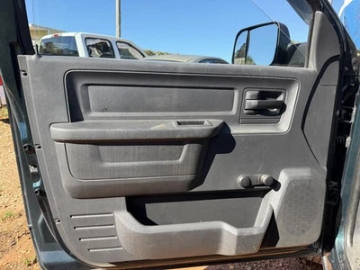 Panel de moldura de puerta delantera RAM1500 2011 104922686 Foto 1 de 4