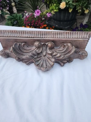 Linda prateleira detalhada estilo vitoriano  - Imagem 1 de 4