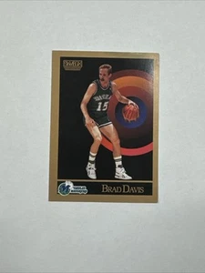 Basketball NBA 1990-91 SkyBox #62 Brad Davis #62 NM Mavericks - Picture 1 of 2