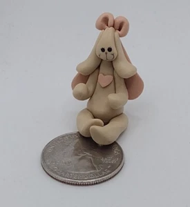 Miniatur Polimer Ton Hase Kaninchen handgefertigt Kunsthandwerk 1-1/4" groß - Bild 1 von 6