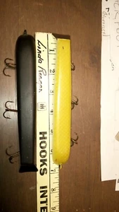 2 VINTAGE SUICK 7" WOODEN MUSKIE/PIKE/BASS LURES NICE!!! - Picture 1 of 3