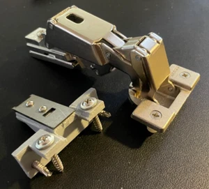 NEW Grass 3903, 2625110 Snap On hinge, Full Overlay w/ #048 Replica Base Plate - Picture 1 of 20