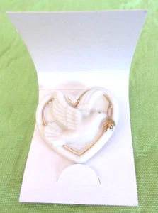 Vintage Lenox Porcelain Brooch Dove Of Peace/Love/Heart Shape Gold Trim NEW - Picture 1 of 6