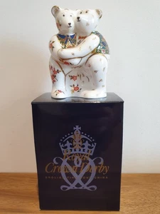 NUEVA Estatuilla Miniatura Derby Corona Real De Colección Abrazo de Oso. - Imagen 1 de 7