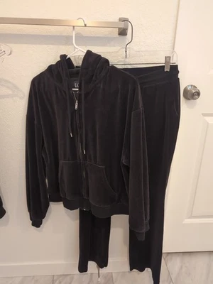 女式间隙黑色丝绒连帽衫和裤子 M 码 — 第 1/4 张图片