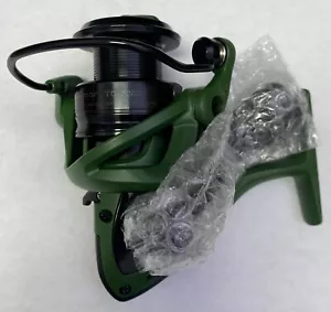 OKUMA TG-3000 Ceymar Mulinello da filatura verde tattico NUOVO in scatola - Foto 1 di 3