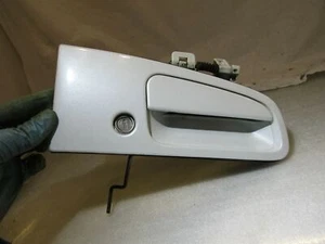 Nissan Elgrand E50 3.2 right front exterior door handle release white - Picture 1 of 7