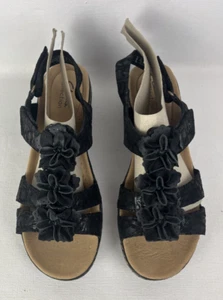 Clarks Collection Flat Sandal Black Leather Floral Wedge  Women 8.5 M BRAND NEW - Picture 1 of 6