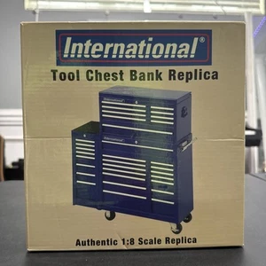 RÉPLICA DE BANCO DE HERRAMIENTAS INTERNACIONAL ESCALA 1:8 DIECAST AZUL CON CAJA - Imagen 1 de 22