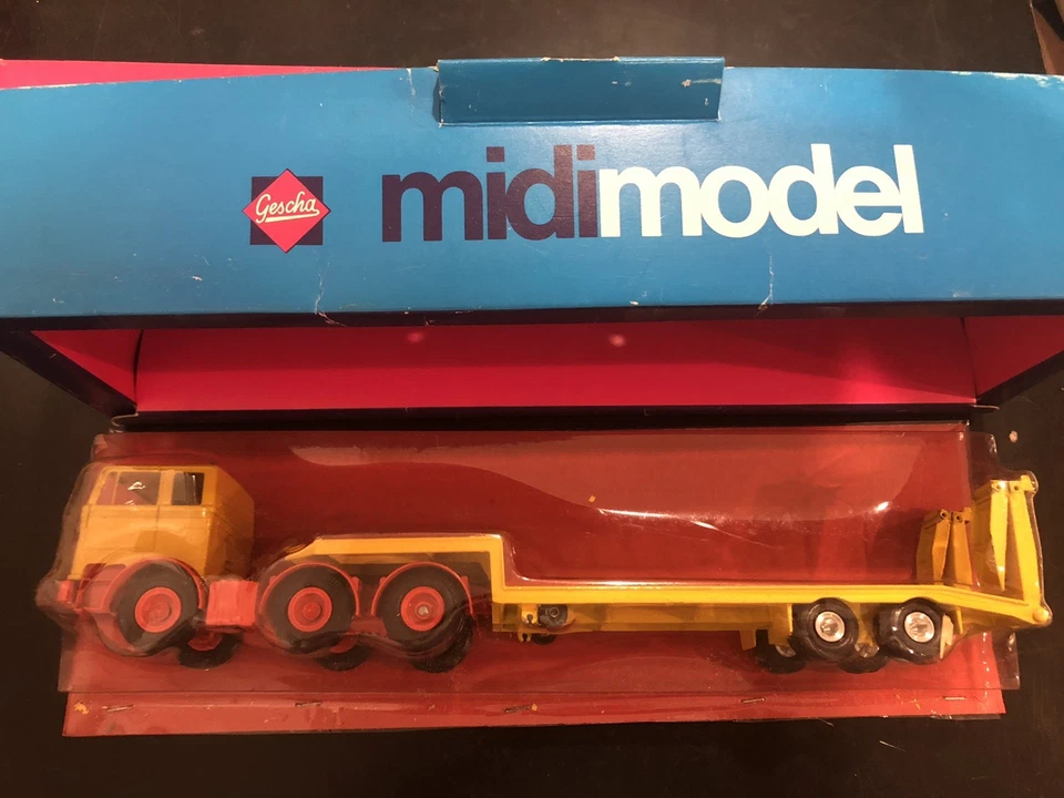Gescha #3010 Mercedes Low Loader Semi Truck Trailer - 1:50- NOS - Sealed! - Image 1 of 4