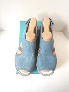 ¡Nuevo! BZEES ~Talla 8.5 ~ Sandalias de cuña Dream lavables a máquina Denim azul punta abierta - Imagen 1 de 6
