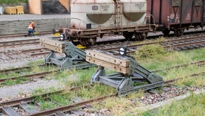 NOCH® Prellbock in realistischer Miniatur, für Modelleisenbahn Zubehör, perfekt - Bild 1 von 2