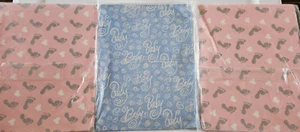 Envoltura de regalo de Colección American Greetings, 2 rosas con huellas de pies y 1 azul con bebé - Imagen 1 de 5