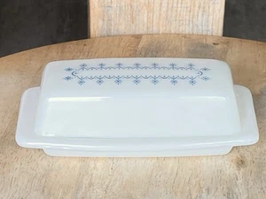 Piatto burro vintage PYREX anni 70 fiocco di neve con coperchio blu e bianco - Foto 1 di 9