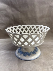 Wedgwood Queensware Lavendel & Creme 7" Korb geprägte Trauben Top - Bild 1 von 3