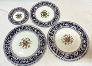WEDGWOOD FLORENTINE 1 B&B, 1 Lunch, 2 Dinner PLates- Dark Blue Rim Floral Center - Picture 1 of 17