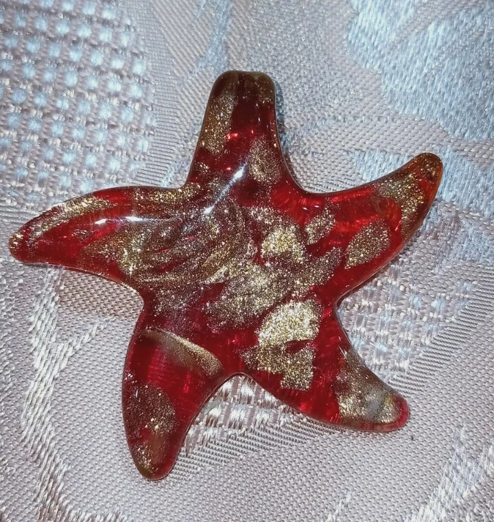 CIONDOLO STELLA ROSSA- VETRO DI MURANO  - Immagine 1 di 1