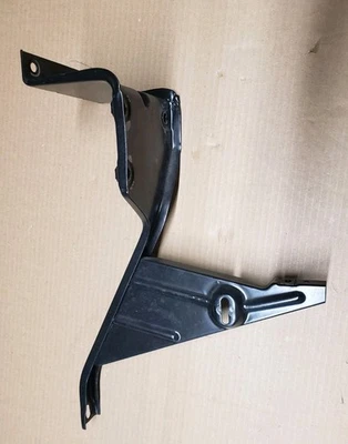 1970 AMC AMX ONLY HOOD LATCH SUPPORT GRILL BRACKET FRONT Foto 1 de 4