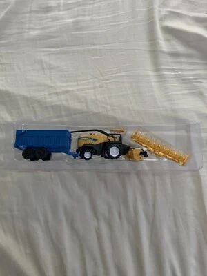 New Holland FR920 Harvester Wagon & Attachments - 1/62 Scale - by New-Ray - Image 1 of 4