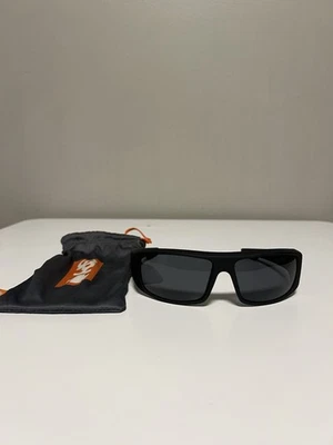 Gafas de sol envolventes rectangulares SPY+ negras brillantes LOGAN 61 14-127 Foto 1 de 4