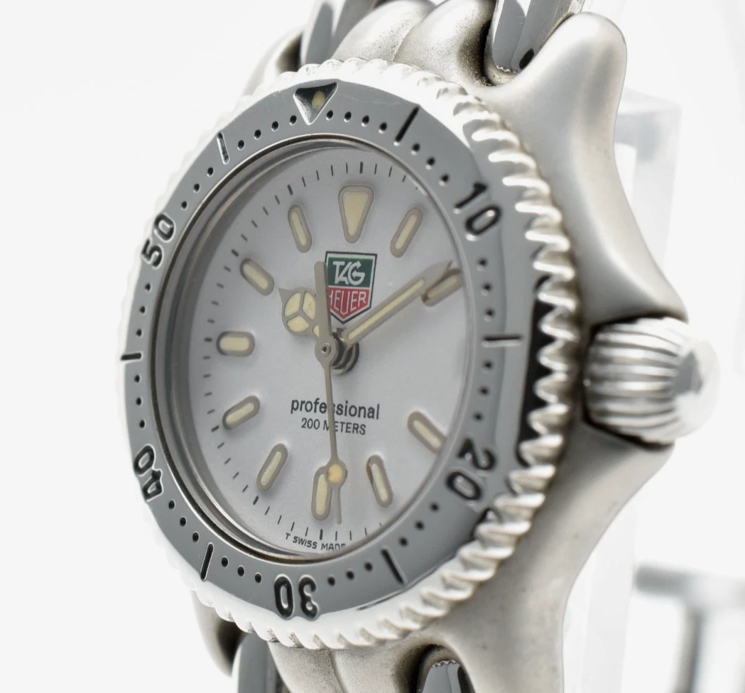 TAG Heuer Women 200 m (20 ATM) Water Resistance Wristwatches for