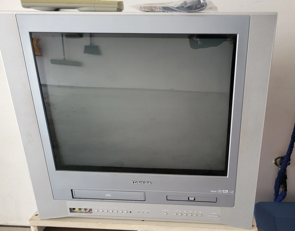 RARO: Combo TV DVD VCR Toshiba 2003 vintage MW20FN1 (-R) con control remoto original Foto 1 de 3