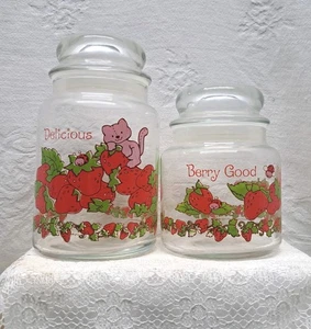 2 VTG Strawberry Shortcake Glass Cannisters With Lids Delicious And Berry Good - Bild 1 von 5