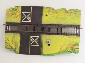 HO SCALE / TYCO / RAILROAD CROSSING BASE / ROADWAY / ACCESSORIES / PARTS - Picture 1 of 2
