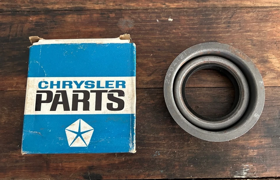 NOS 1965 - 1971 克莱斯勒道奇卡车挑战者普利茅斯 8-3/4 英寸小齿轮油封 — 第 1/1 张图片