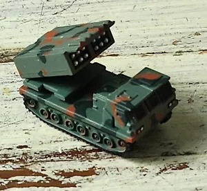 Microplástico M-270 MLRS Hot Wheels casi nuevo en verde, marrón, negro camuflaje - Imagen 1 de 6
