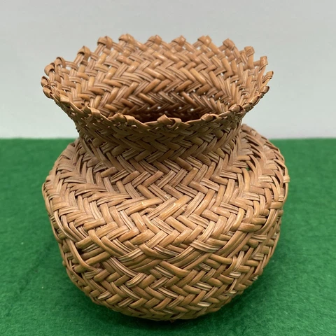 Vintage Hand Crafted Woven Pine Needle Basket Tribal Small Primitive ~Excellent Cover