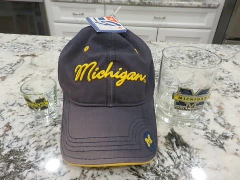 Univ of Michigan Wolverines Clear 4 1/8"  DOF Whiskey & Shot Glass Pewter & Hat Cover