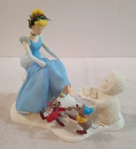 Department 56 Disney Snowbabies Cinderella 2006 "Si el zapato se ajusta" #56.69830 - Imagen 1 de 11