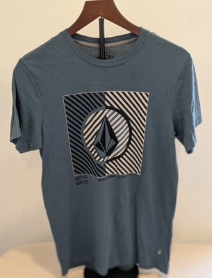 Volcom Stone Center for Advancement of Mass Confusion Graphic T-Shirt Sz S EUC - Image 1 of 4
