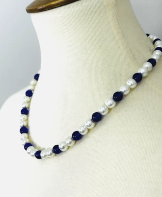 Gargantilla collar vintage de cuentas de vidrio azul y blanco broche de ley dinero antiguo 18" Foto 1 de 4