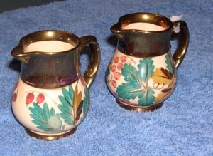 WADE CERAMICS - A Pair of Small Harvest Ware Pitchers, 3" Tall - Picture 1 of 1