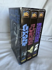 Star Wars Trilogy VHS 3 Cassette Tape Box Set 1995 Empire Strikes Back Jedi - Foto 1 di 4