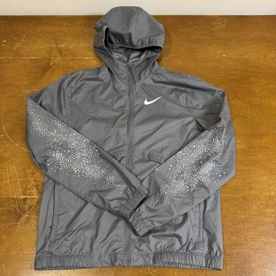 Chaqueta cortavientos Nike para mujer pequeña gris con capucha ligera para correr activa Foto 1 de 4