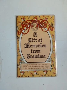 A GIFT OF MEMORIES FROM GRANDMA 1982 A Grandma Memory Album - Foto 1 di 5