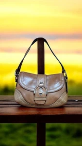 Bolso de Mano Coach F12300 Soho Cuero Camel Solapa Bolsillo Bolso de Hombro Mini - Imagen 1 de 13