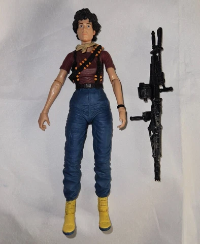 NECA Aliens Kenner Tribute Space Marine Lt. Ripley Figure Authentic Complete 7'' Cover