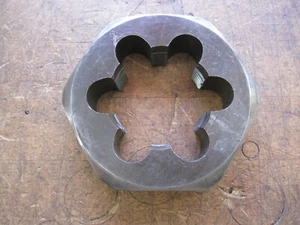 2-1/2"-8 tpi hex die 6 flute 4-1/2" outside 1-1/16" thick - Picture 1 of 6