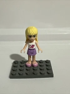 LEGO Friends Minifigure Stephanie frnd002 Stephanie's Outdoor Bakery 3930-1 - Picture 1 of 3