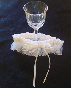 Hochzeitsstrumpfband Braut weiß Spitze und Satin - Bild 1 von 3