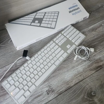 Bluetooth Wireless Matias Aluminum Keyboard FK418BTS / Apple / macOS / Windows 4 - Image 1 of 4