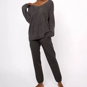 NWT LUXE LOUNGE by BAREFOOT DREAMS WOMAN PLUS 1X 2-PICE SET CARBON LOUNGEWEAR - Picture 1 of 13