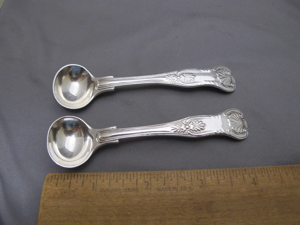 PAR de CUCHARAS DE SAL VICTORIANAS inglesas patrón REYES ESTERLINA-?H, Londres 1857-58 Foto 1 de 4