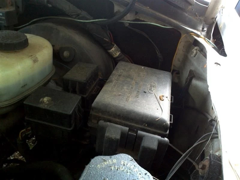 FUSE BOX ENGINE 68L FITS 00-04 FORD F250SD PICKUP 140384 - Image 1 of 1